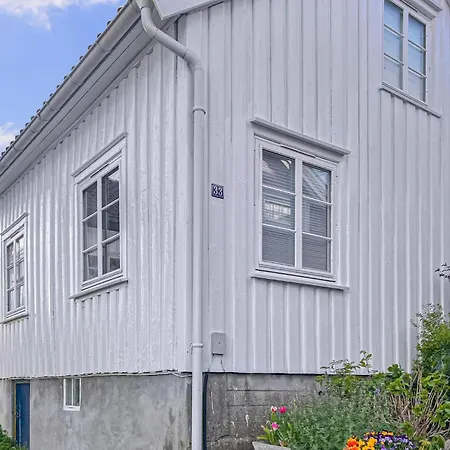 2 Bedroom Gorgeous In *