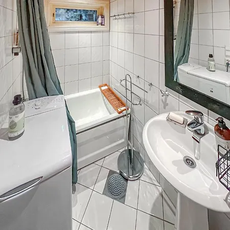 2 Bedroom Gorgeous In גרימסטאד