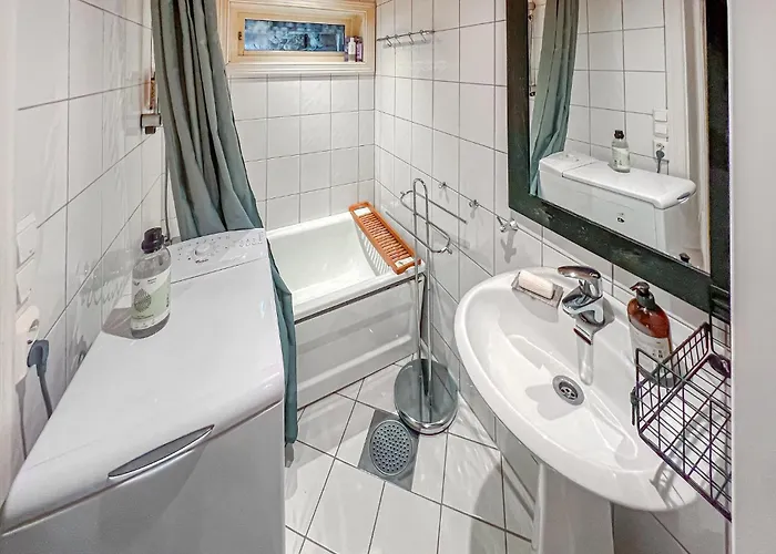 2 Bedroom Gorgeous In Grimstad (Aust-Agder)